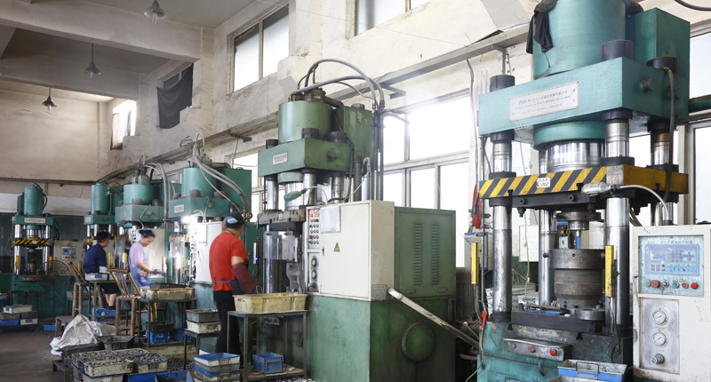 Four-column hydraulic press